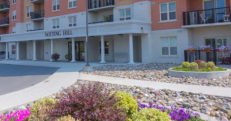 The front entrance of Notting Hill Apartments.